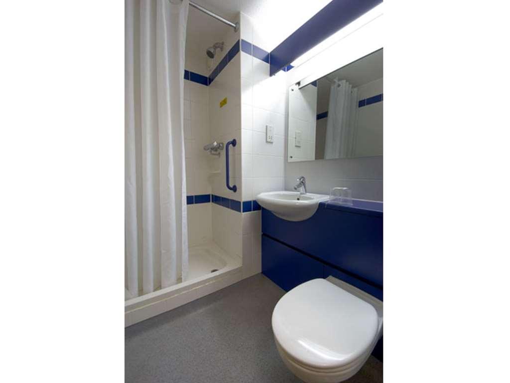 Travelodge Liverpool Docks Номер фото