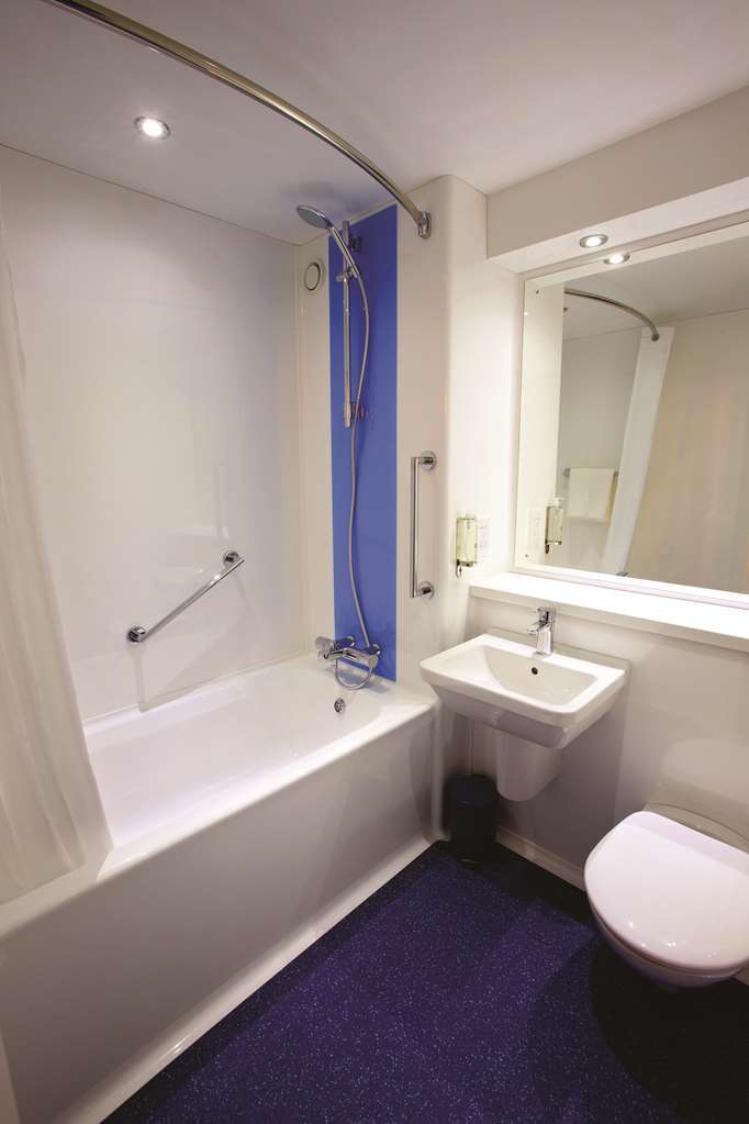 Travelodge Liverpool Docks Номер фото